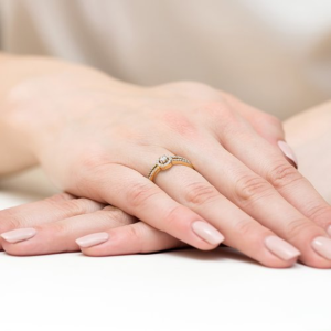 Pierścionek z Brylantami 0,31ct z żółtego złota próby 585. W-0272